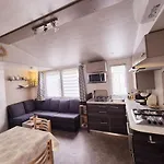 Mobil La Carabasse Terrasse Fermee Hors Saison Campingplatz Vias