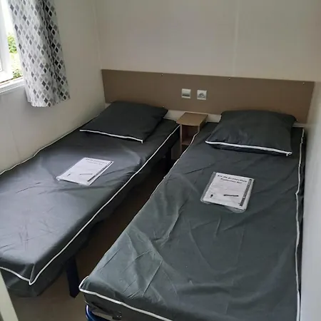 Mobil La Carabasse Terrasse Fermee Hors Saison Campsite Vias