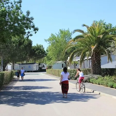 Mobil La Carabasse Terrasse Fermee Hors Saison Vias