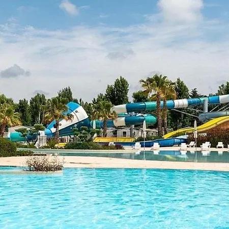 Campsite Mobil La Carabasse Terrasse Fermee Hors Saison *