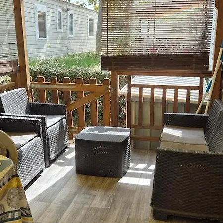 Mobil La Carabasse Terrasse Fermee Hors Saison Vias