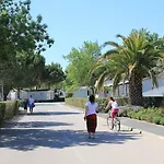 Mobil La Carabasse Terrasse Fermee Hors Saison Vias