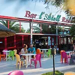 Campingplads Mobil La Carabasse Terrasse Fermee Hors Saison Vias