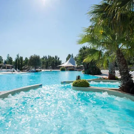 Mobil La Carabasse Terrasse Fermee Hors Saison Kemp Vias