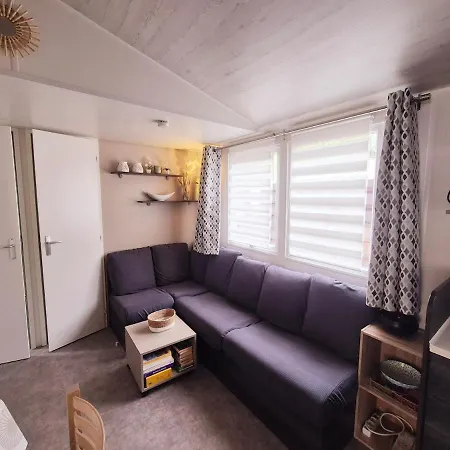 Mobil La Carabasse Terrasse Fermee Hors Saison Campingplads *