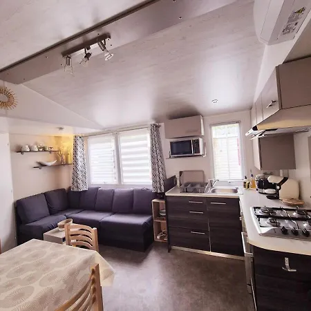 Mobil La Carabasse Terrasse Fermee Hors Saison Kamp alanı Vias